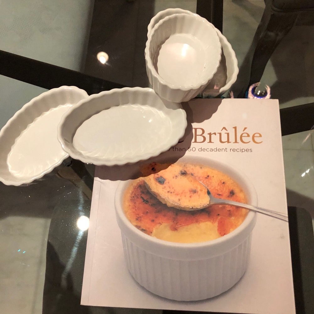 Crime brûlée set—recipe book and ramekins - Picture 1 of 5